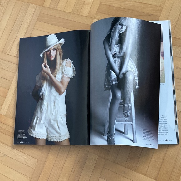 RARE Taylor Swift ELLE magazine cover - April 2010 - Speak Now Era 💜 - Picture 4 of 7